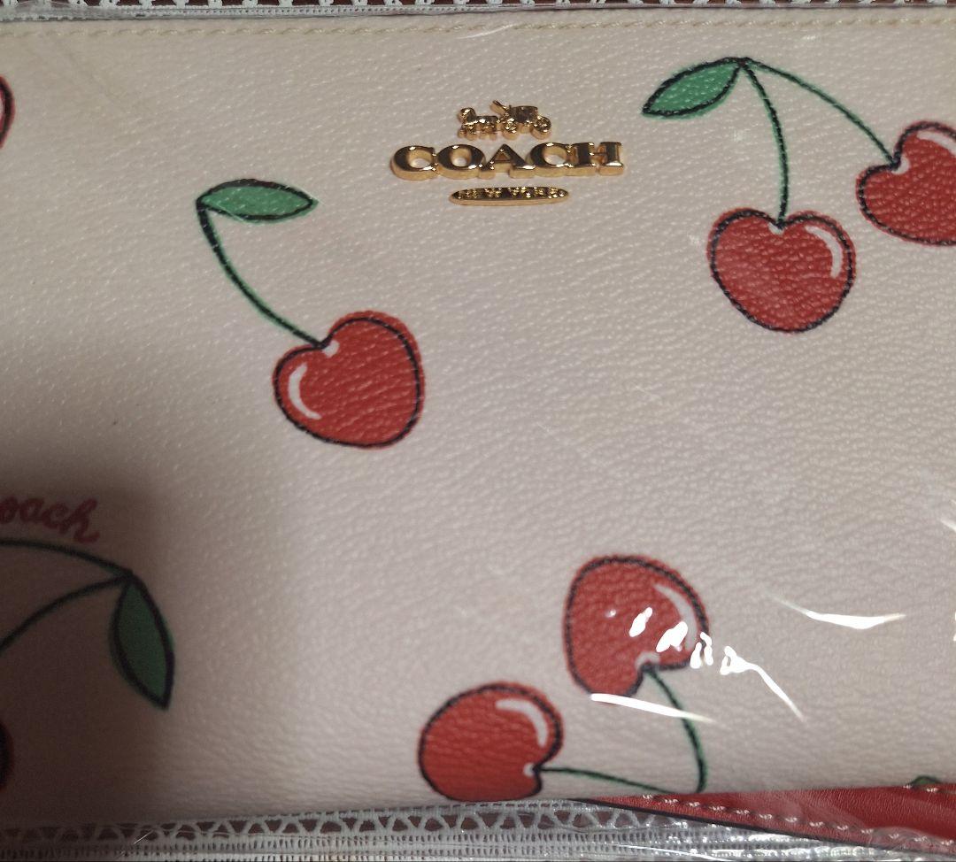 ひとはCOACH チェリーさくらんぼ柄 赤 長財布