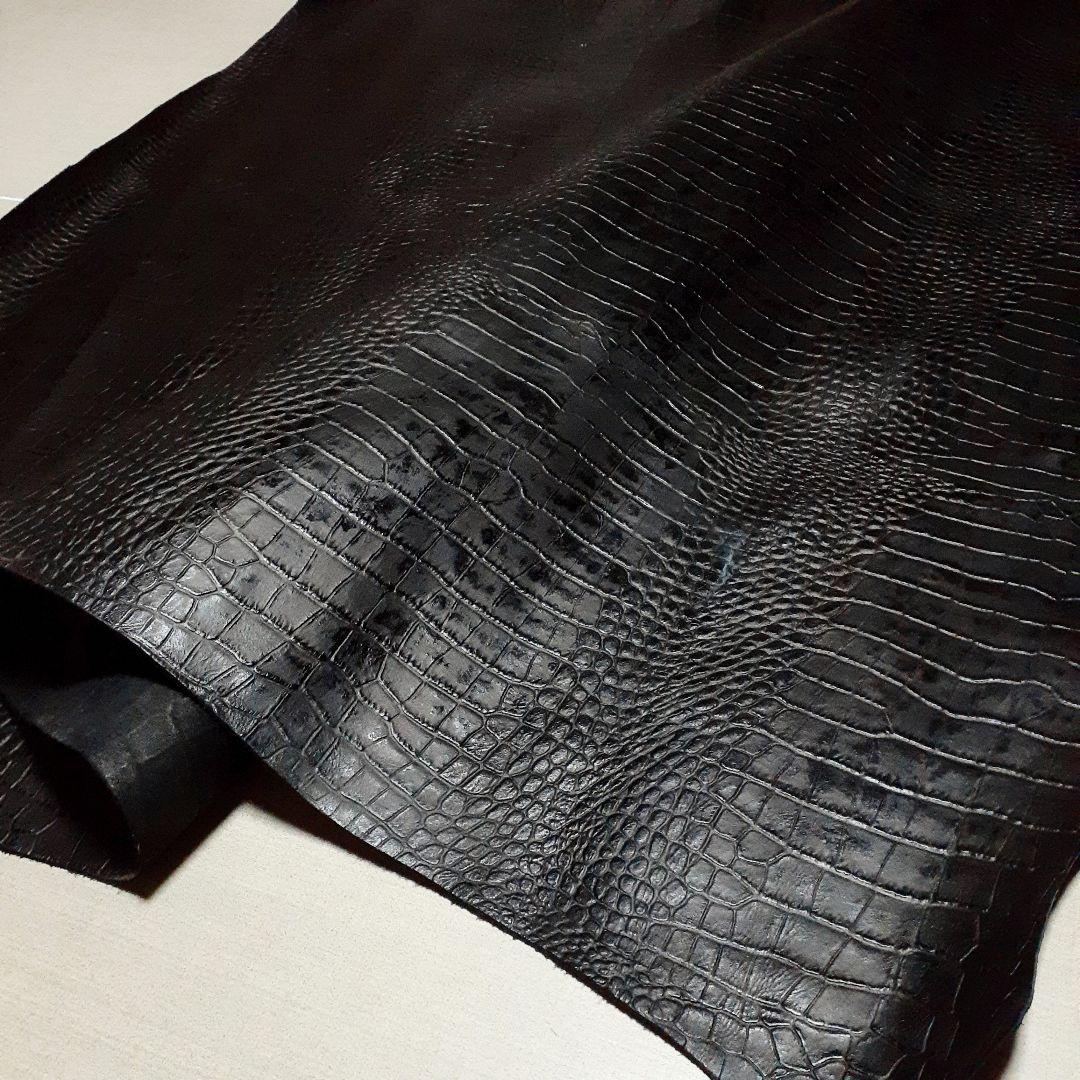 ☆牛革 新背ワニ型押し ブラック ムラ染め 1.3~1.4㍉ 110×98㎝
