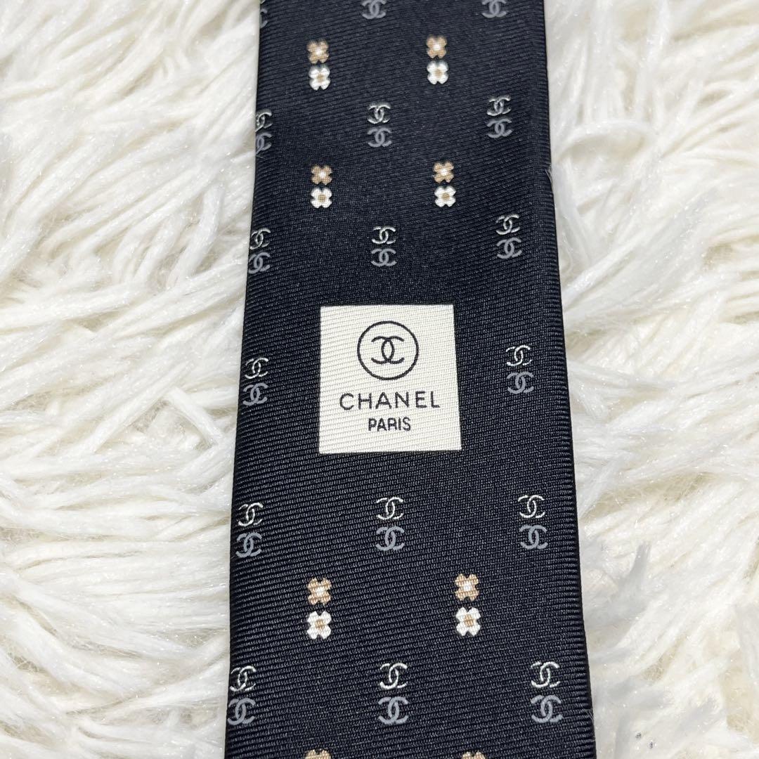 ディズニープリンセスのベビーグッズも大集合 未使用級✨️ CHANEL ブラック カメリア ココマーク ネクタイ 小物