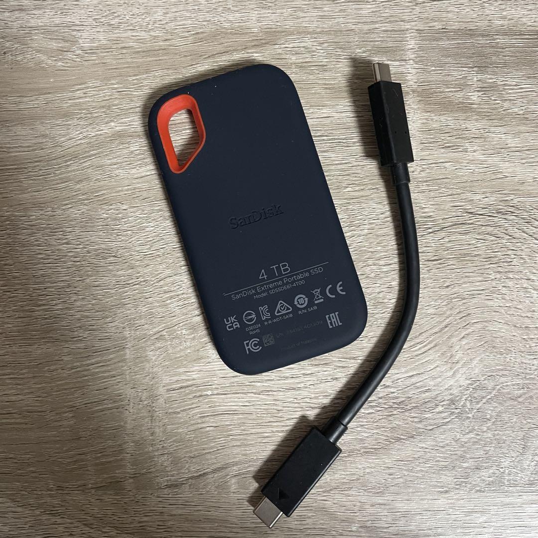 外付けハードディスク・ドライブ SanDisk SSD 4TB / 03131140