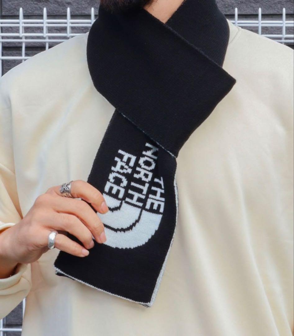 韓国ノースフェイスMELLOWKNITMUFFLERロゴマフラーリバーシブル黒白 韓国ノースフェイスMELLOWKNITMUFFLERロゴマフラーリバーシブル
