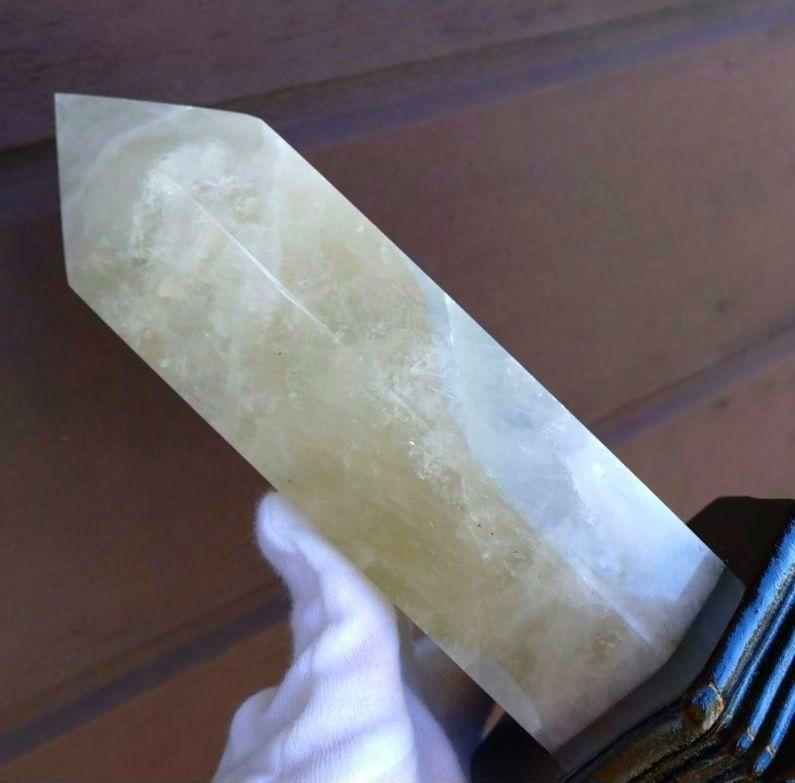 虹入りシトリンクォーツ　黄水晶　タワー　六角柱　木製台座付き！　天然石