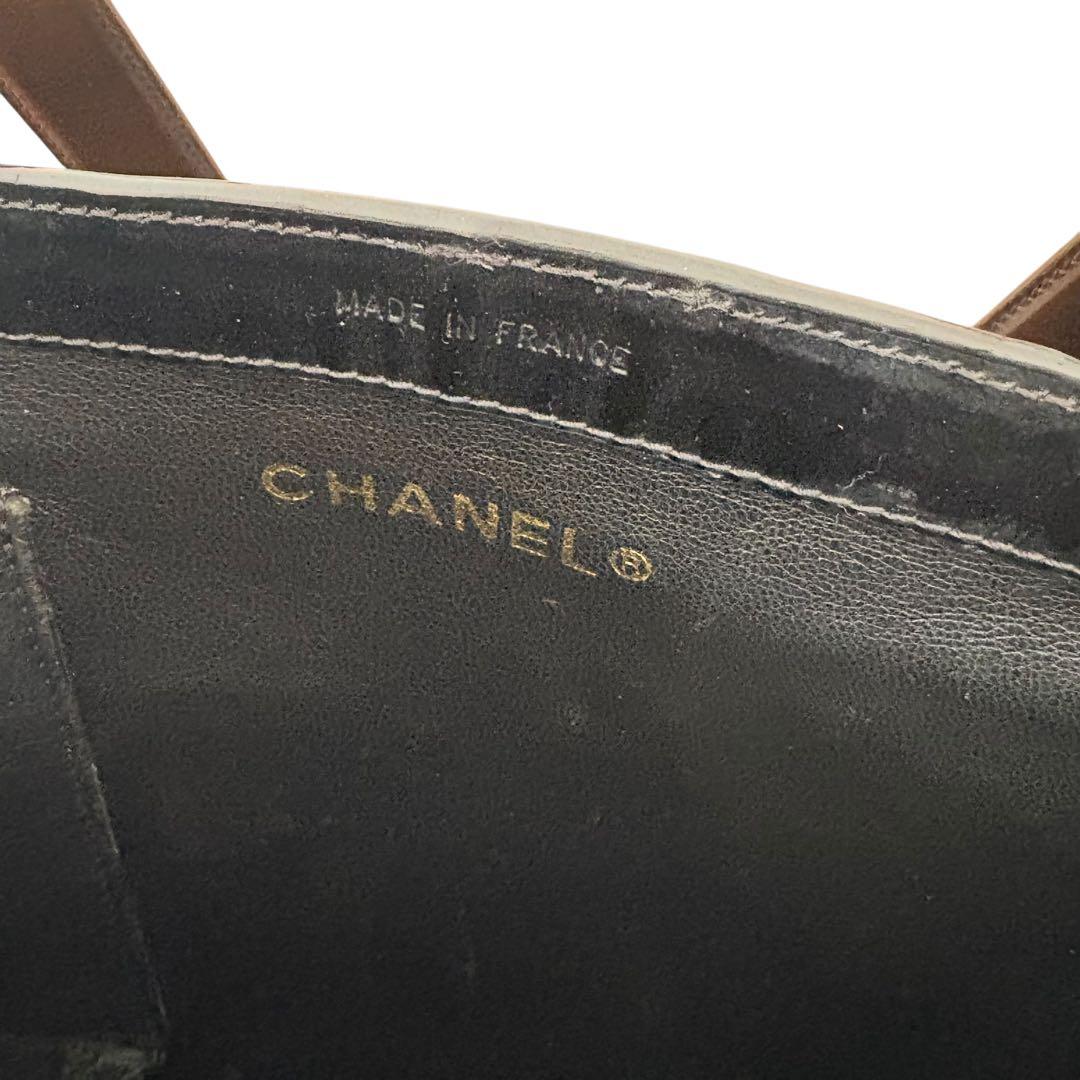 CHANEL パテントレザー トート 黒 キーホルダー付 ビンテージ CHANEL パテントレザー トート 黒 キーホルダー付 ビンテージ