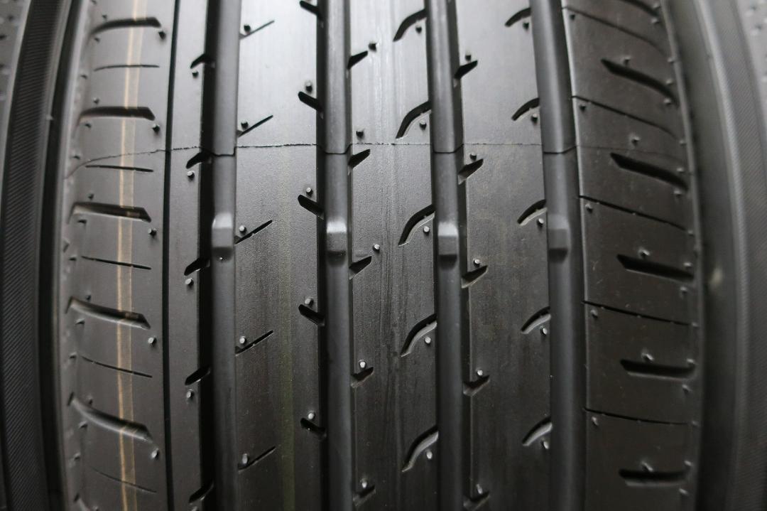 ura様送料込　2024年　ヨコハマ　アドバン　V03　225/60R18　国産