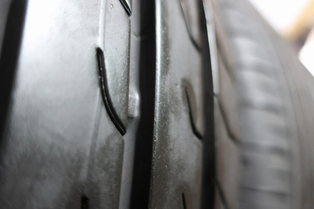 でこ様送料込　　ヨコハマ　ブルーアース　RV03　225/55R17　国産　4本