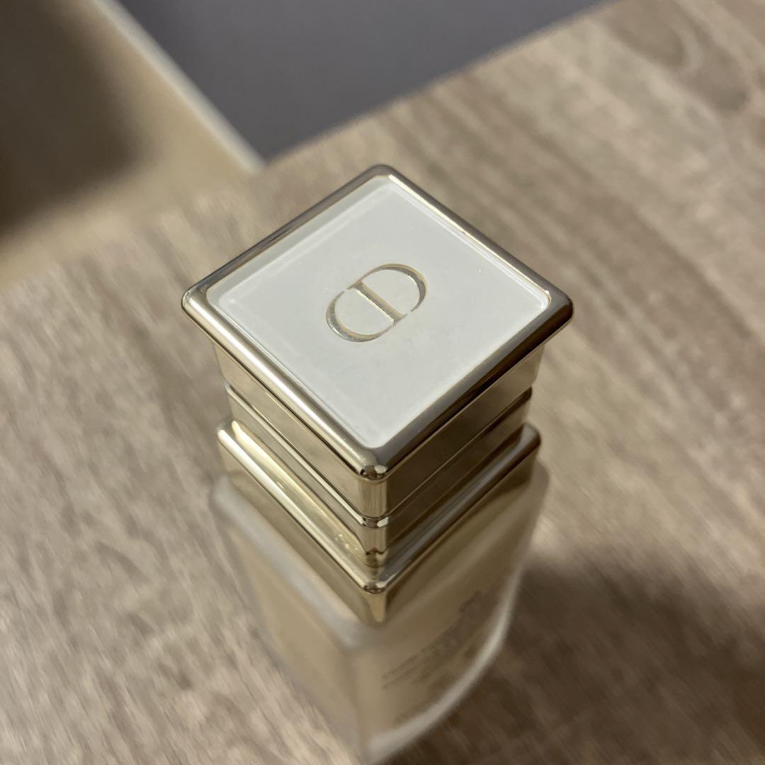 即日配送【Dior】プレステージホワイトルプロテクター UVミネラルBB・00