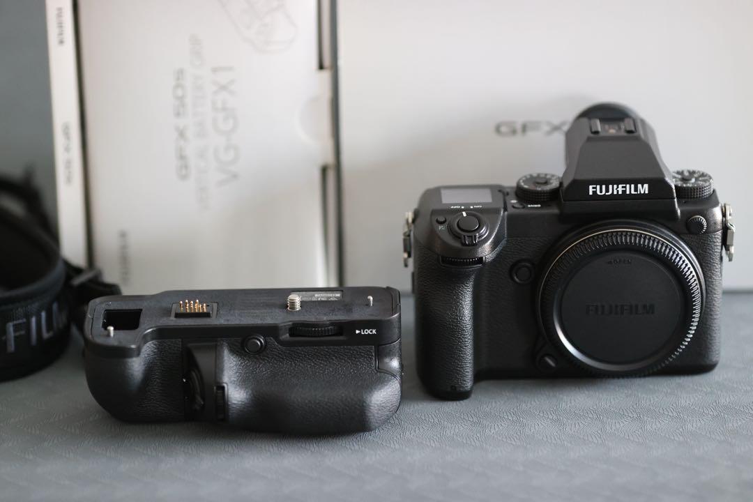 FUJIFILM GFX50S ボディ+縦位置グリップ+バッテリー3個付き