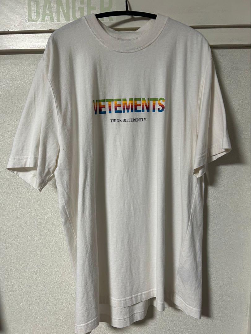 【VETEMENTS】ホワイト Website ロゴ Tシャツ 22801395_53028943_600.jpg