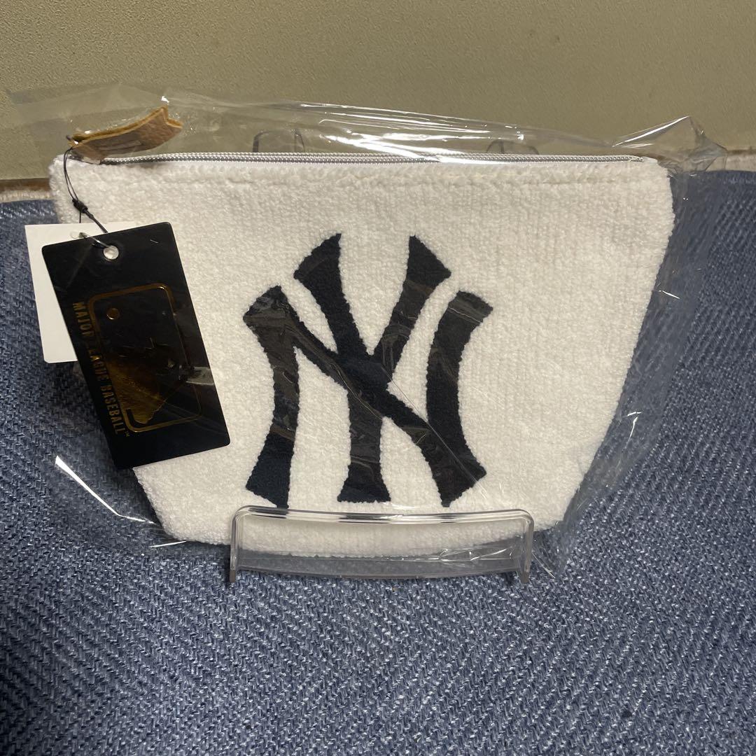 NY ヤンキース　ポーチ ニューヨークヤンキース角型ポーチ | LINEブランドカタログ
