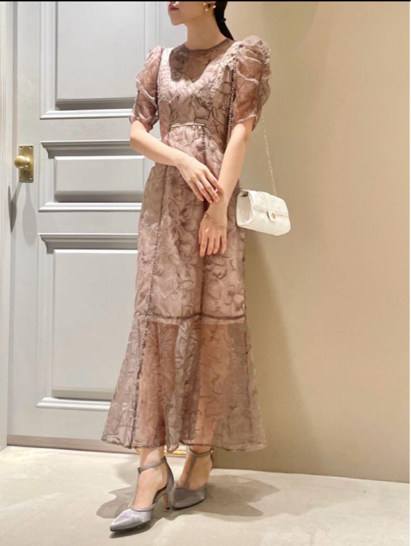 23SS✨LILY BROWN パフスリーブソフトオーガンジードレス M モカ