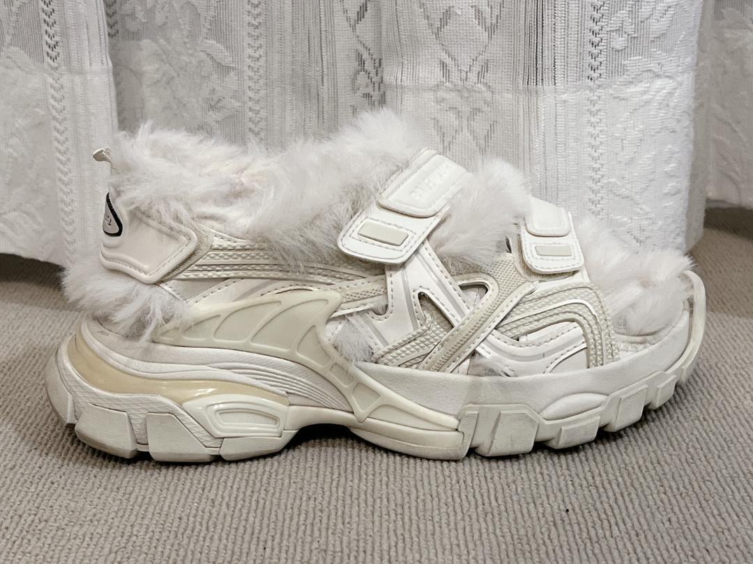 BALENCIAGA バレンシアガ/トラックサンダル/ホワイト/ライラック BALENCIAGA バレンシアガ トラック エコファーサンダル ホワイト