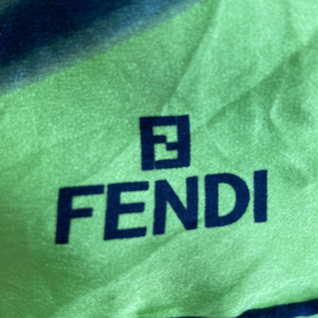 FENDI　フェンディ　大判スカーフ　スカーフ　ロゴ　蛍光色　グリーン系　シルク