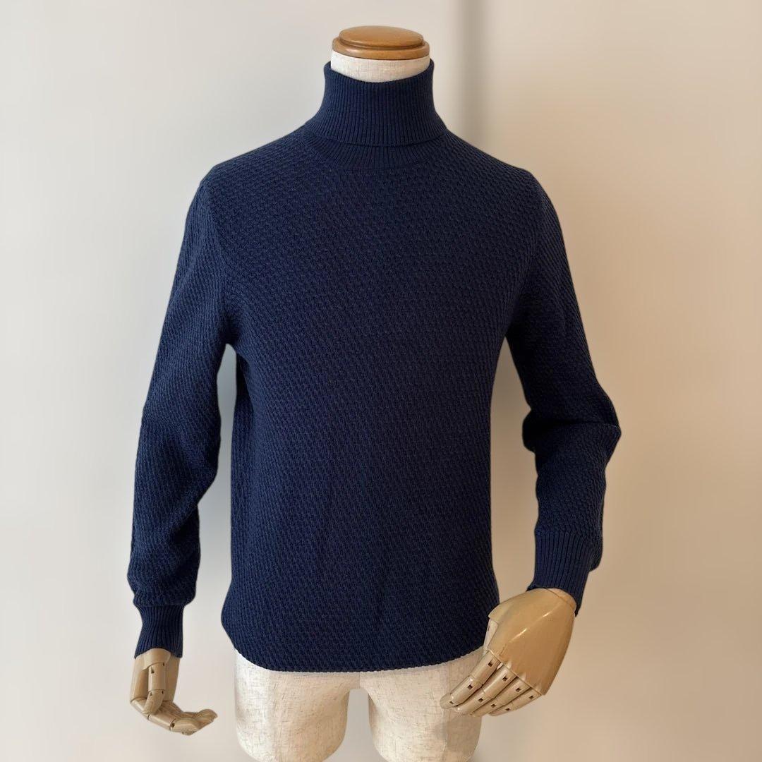 グランサッソ／タートルネックニット／ネイビー／48