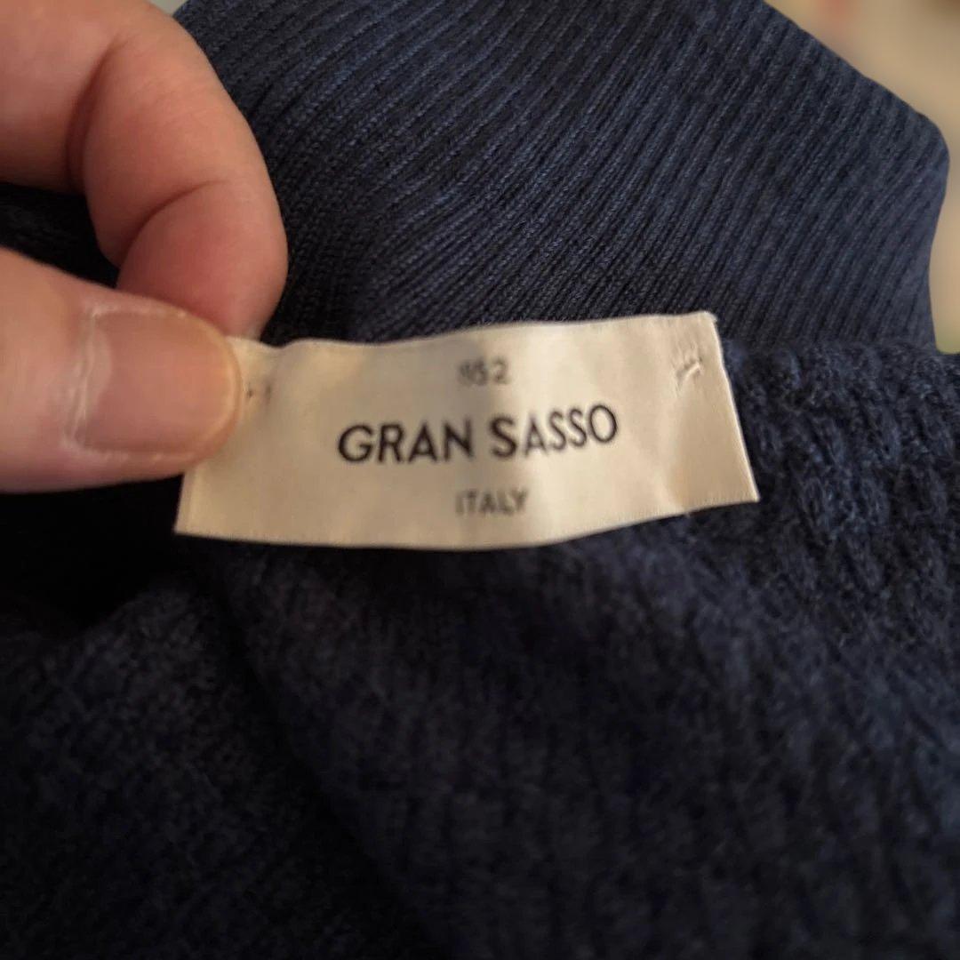 グランサッソ／タートルネックニット／ネイビー／48