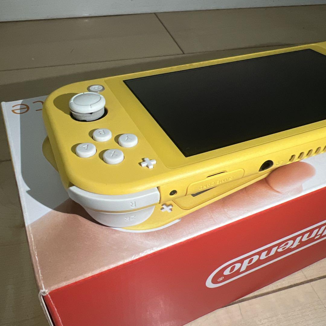 スイッチライト 本体 イエロー おまけ ソフトカバー ピカチュウ ハードケース