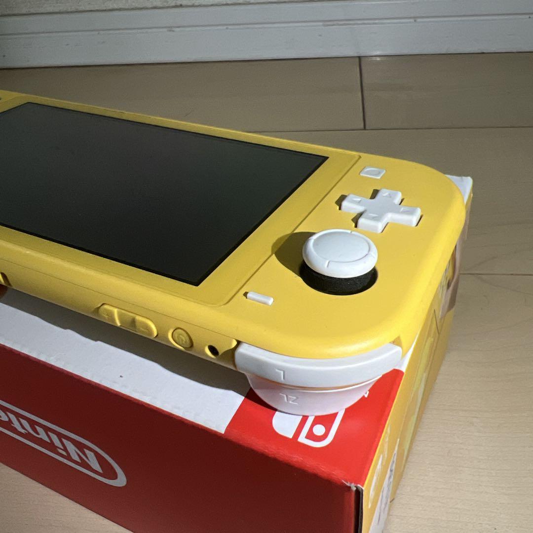 スイッチライト 本体 イエロー おまけ ソフトカバー ピカチュウ ハードケース