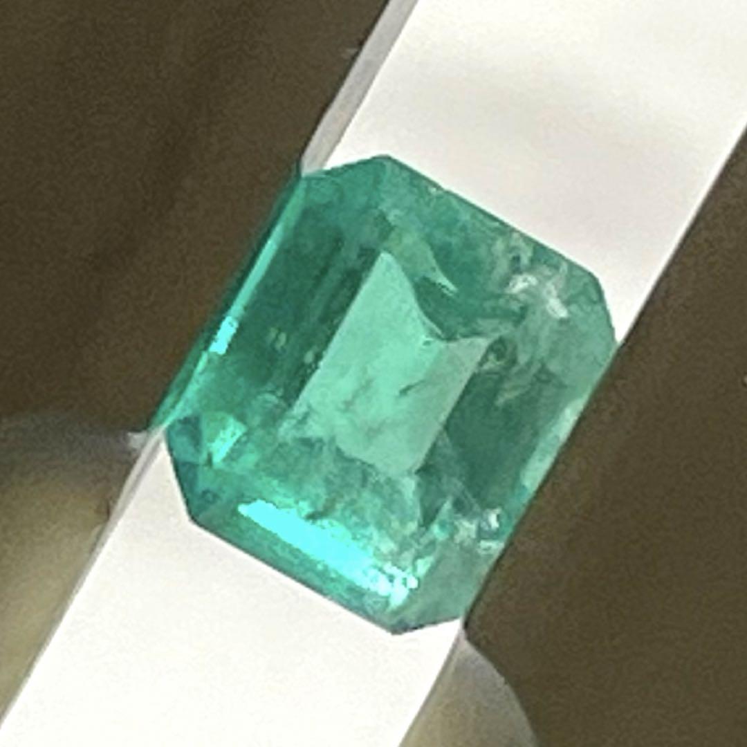 天然エメラルド　ルース　緑柱石　スクエア　0.85ct　ハンドメイドの材料に