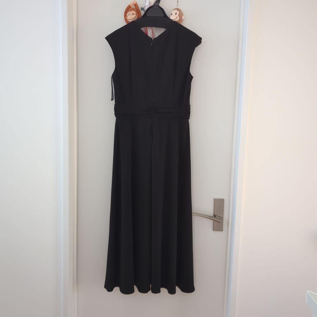 黒のロングドレス ノースリーブ Vネック