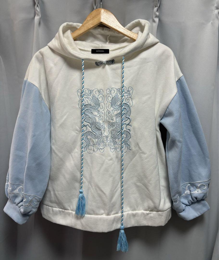 XU ホワイト水色刺繍入りセットアップ