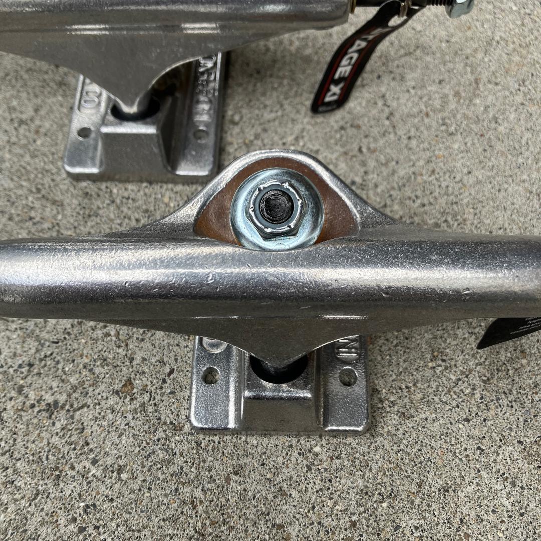 [新品訳あり] INDEPENDENT TRUCKS 139 SILVER