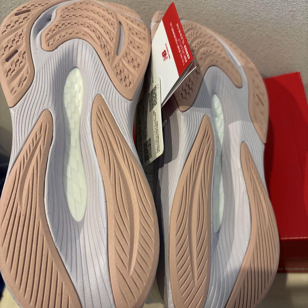 【新品未使用！完売モデル】ニューバランス 24.5センチ ランニング