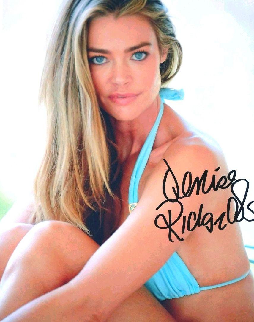 デニス・リチャーズ直筆サイン入り超大型写真…スターシップ・トゥルーパーズ
