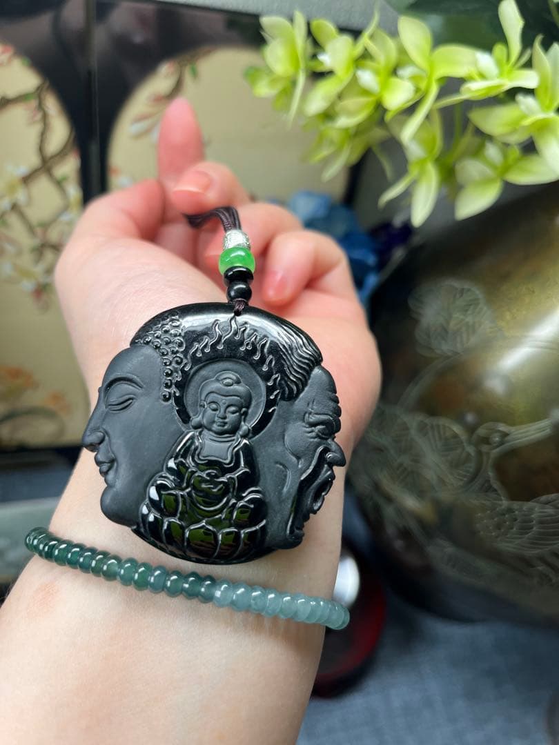 特売‼️ミャンマー産天然本翡翠　黒度が一流、邪気払い【仏魔一念】ペンダント