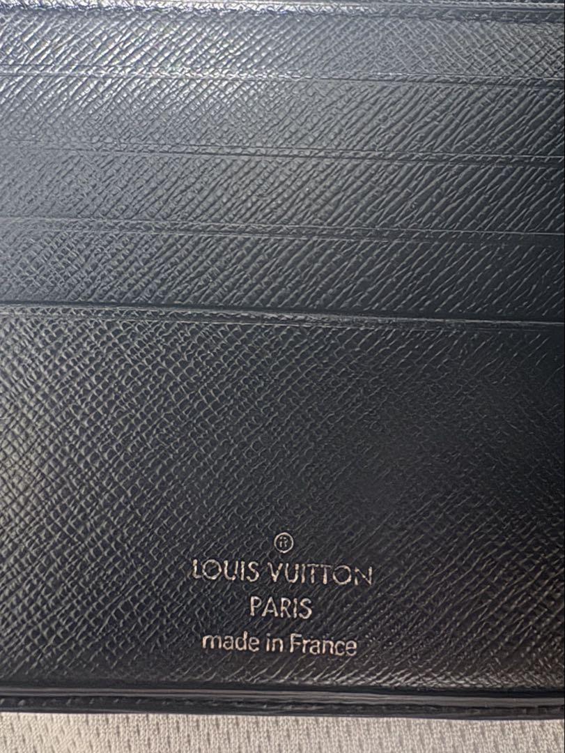 Louis Vuitton ルイヴィトン　 二つ折り財布 黒 エピ