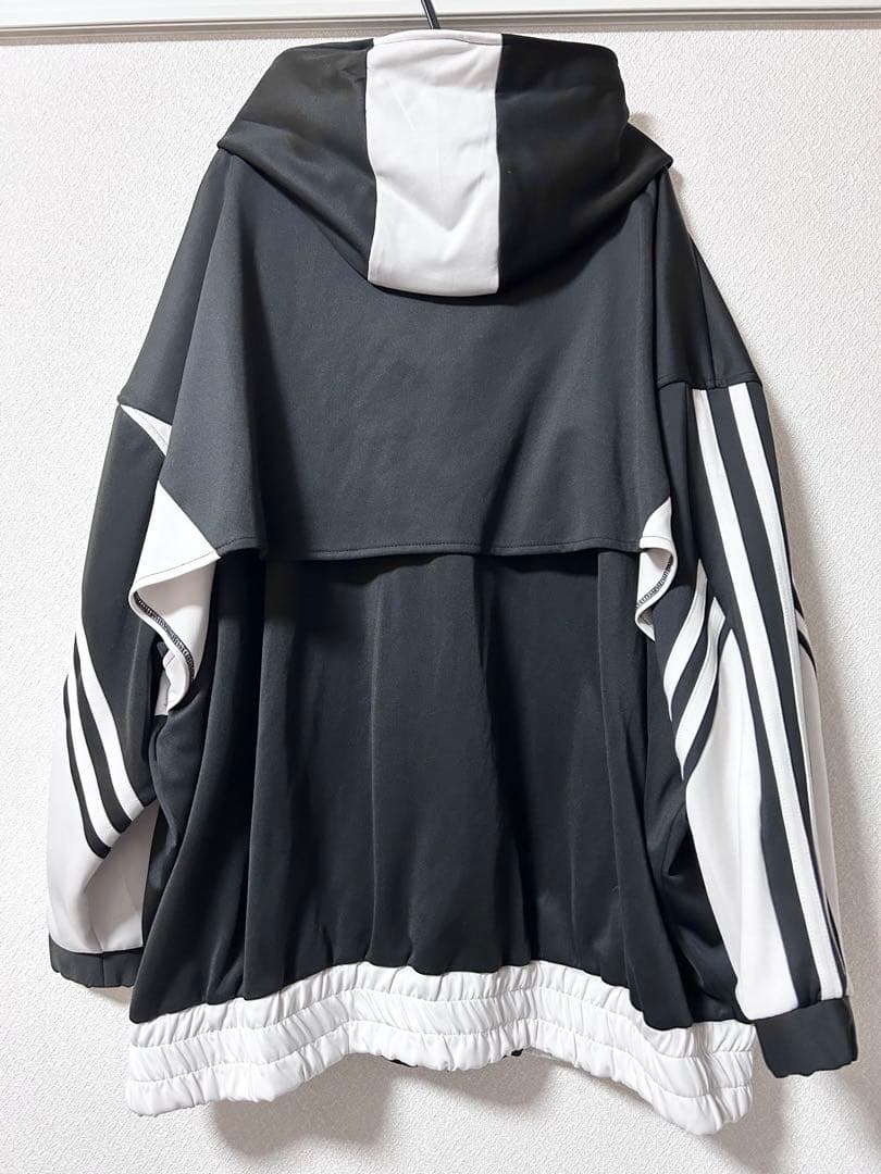 REFLEM ボリュームネックライン 切り替え ジャージ パーカー 黒 REFLEM ボリュームネックライン切り替えジャージパーカー