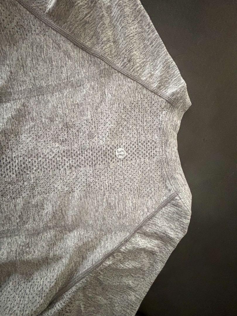 ルルレモン　Tシャツ