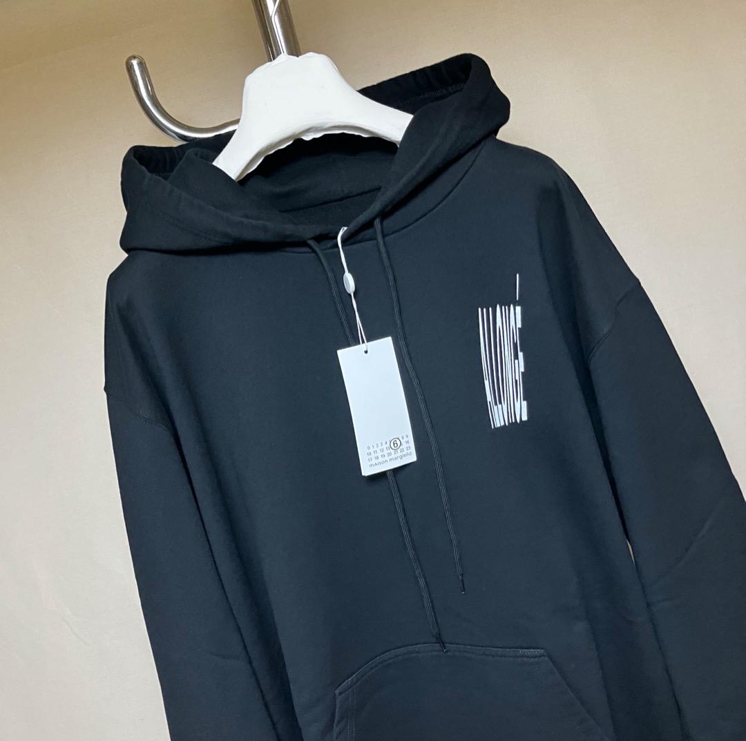 黒 バックロゴパーカー