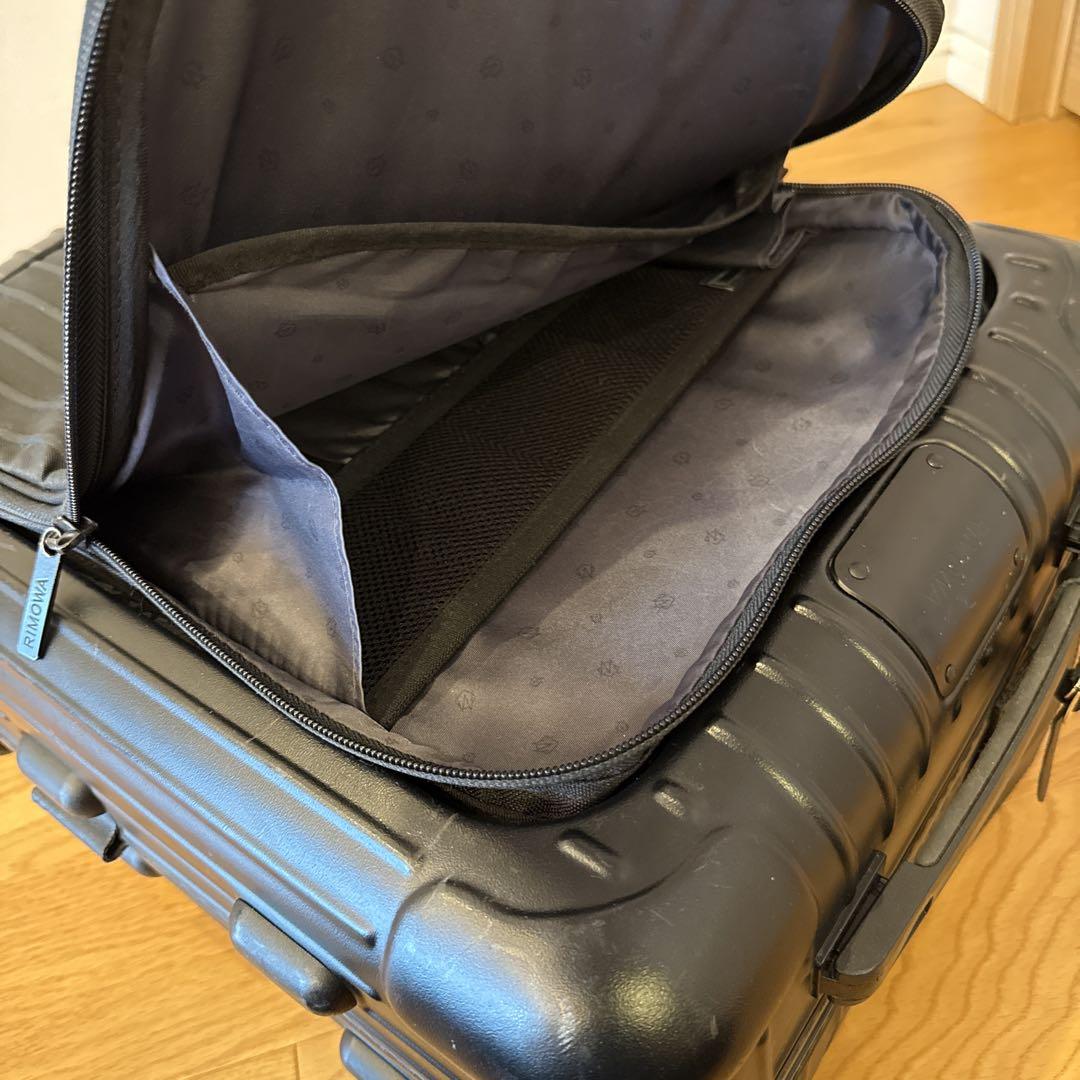 RIMOWAエッセンシャルスリーブキャビンケースか機内持ち込み