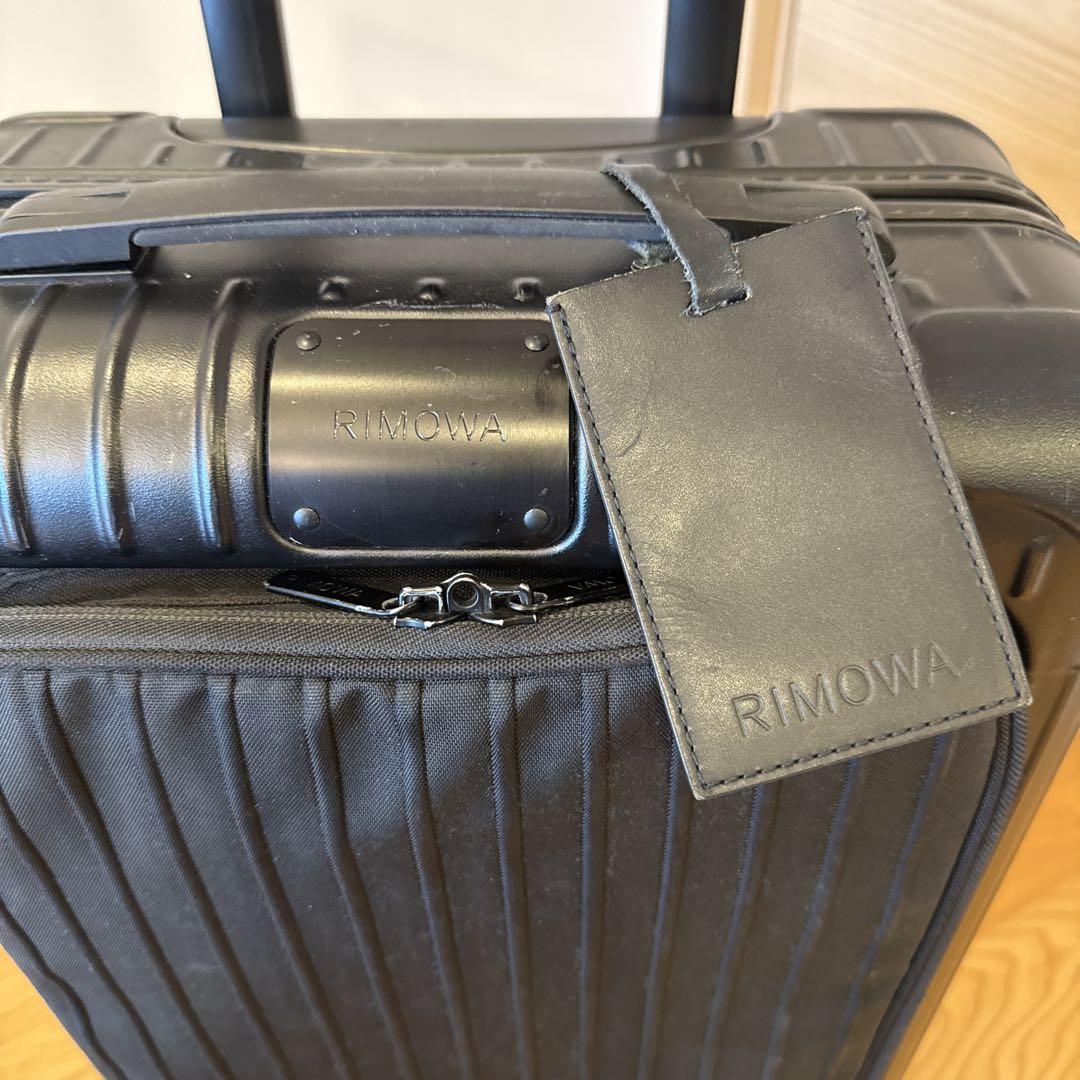 RIMOWAエッセンシャルスリーブキャビンケースか機内持ち込み