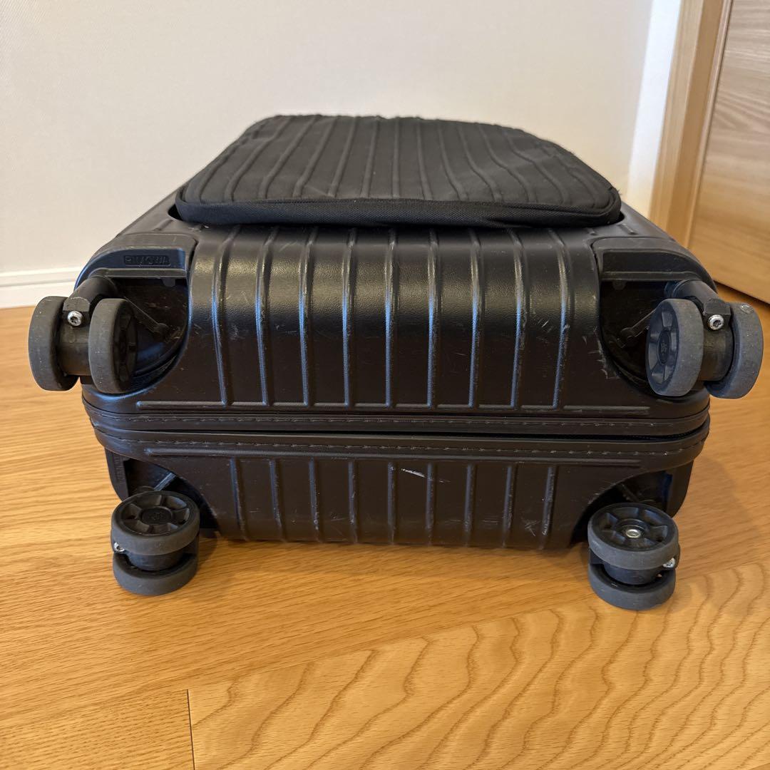 RIMOWAエッセンシャルスリーブキャビンケースか機内持ち込み