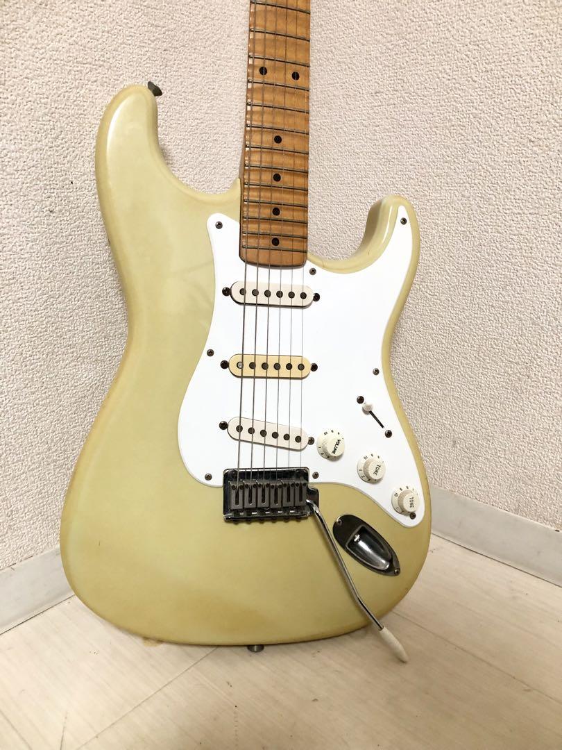 Fender Japan ST57 スキャロップ　ストラトキャスター