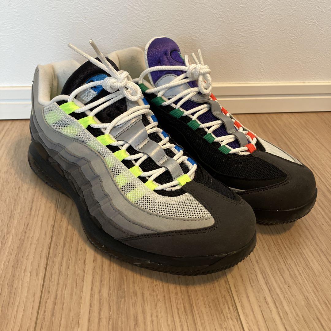 NIKE
