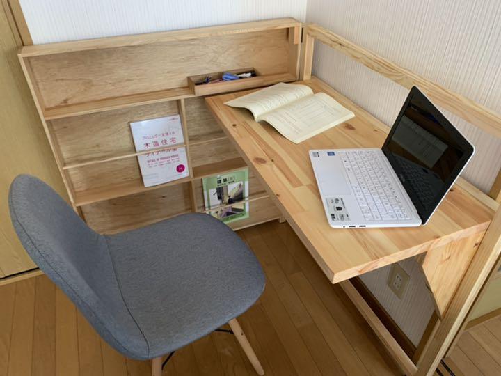 売れ筋】 折り畳める!ナチュラルウッドの収納棚+PCデスク - 事務机/学習机 - labelians.fr 売れ筋】 折り畳める!ナチュラルウッドの収納棚+PCデスク - 事務机/学習机 - labelians.fr