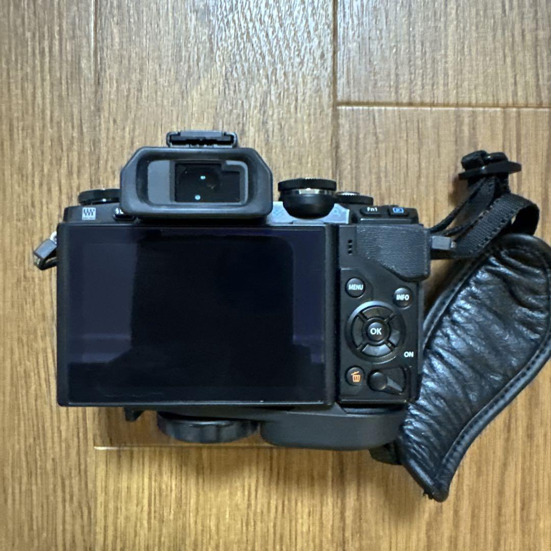 【美品・1度のみ使用】OLYMPUS OM-D E-M10 望遠レンズ付き