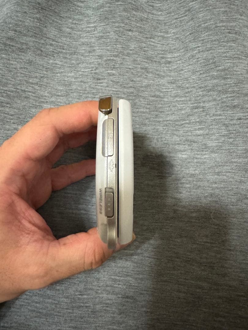 充電コードのみ目立った傷や汚れなし