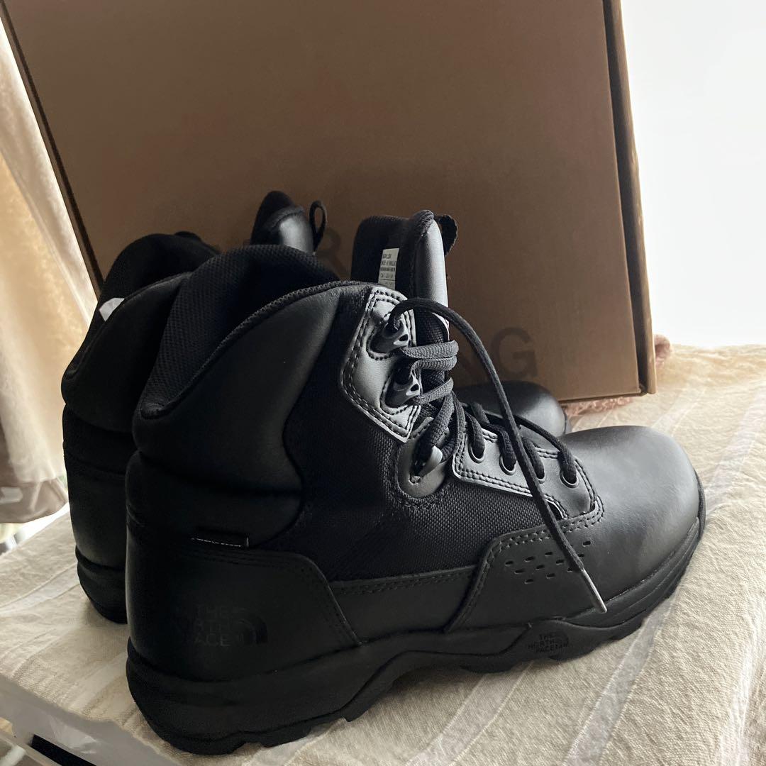 ノースフェイスハイカットスニーカー 季節外れ価格❣️