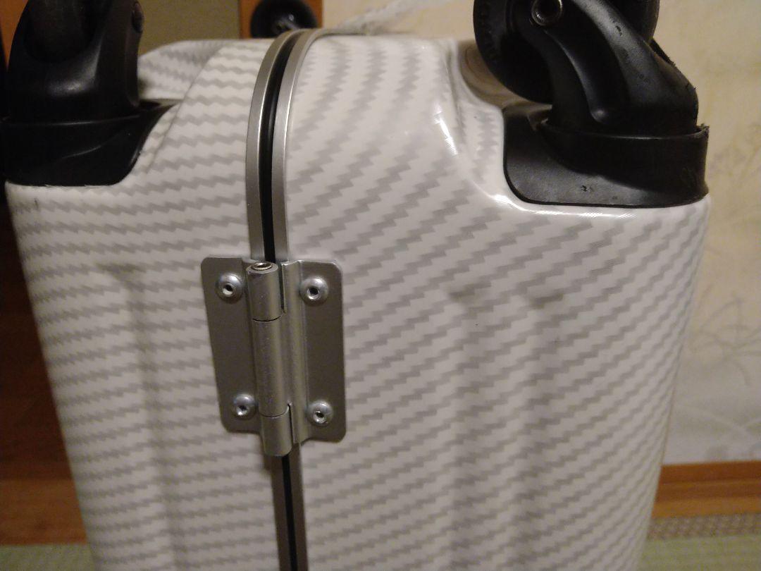 ☆rara☆　レジェンドウォーカー38L ホワイトカーボン　スーツケース