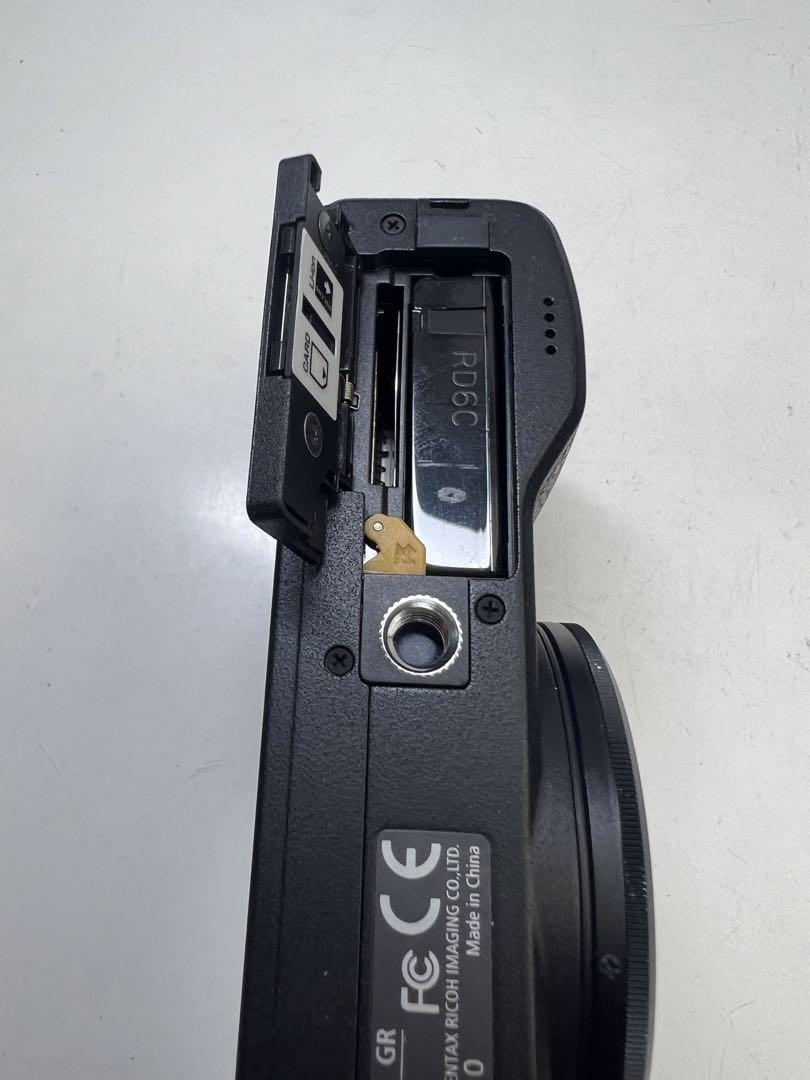 Y18【RICOH/リコー】初代GR デジカメ 充電器　ケーブル　ソフトケース付