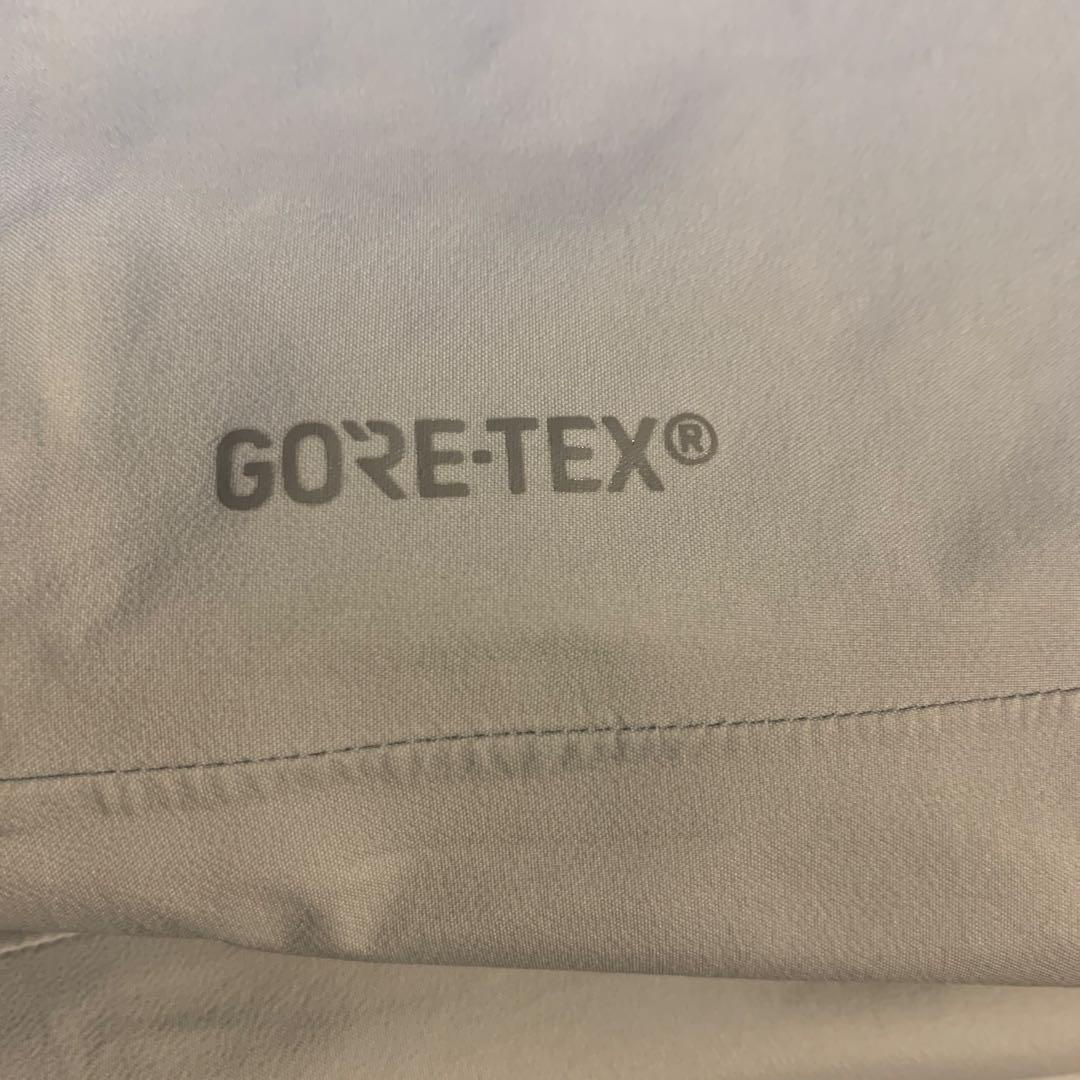 ライトグレー レインジャケットGORE-TEX
