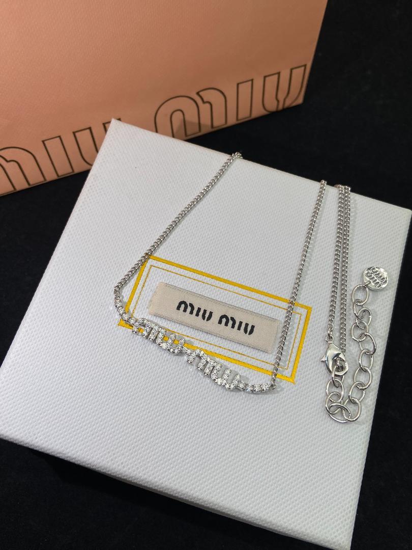 miu miu クリスタルネックレス シルバー