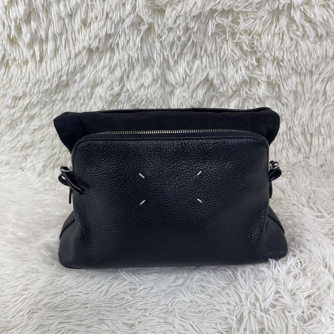 Maison Margiela ブラックレザー maison margiela フォンポーチ サコッシュ メゾンマルジェラ
