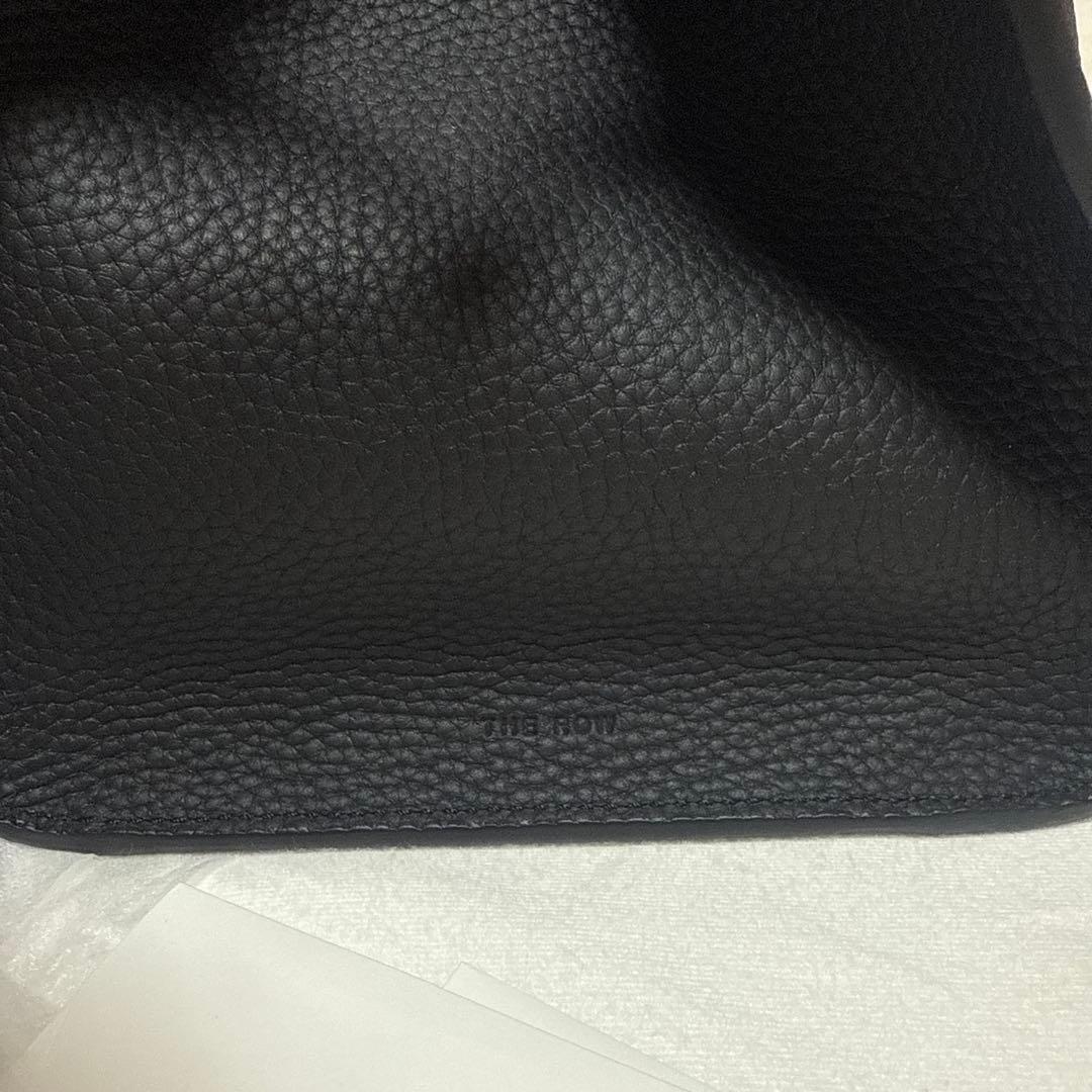 THE ROW SOFT MARGAUX 12 ブラック ハンドバッグ マルゴー THE ROW SOFT MARGAUX 12 ブラック ハンドバッグ マルゴー