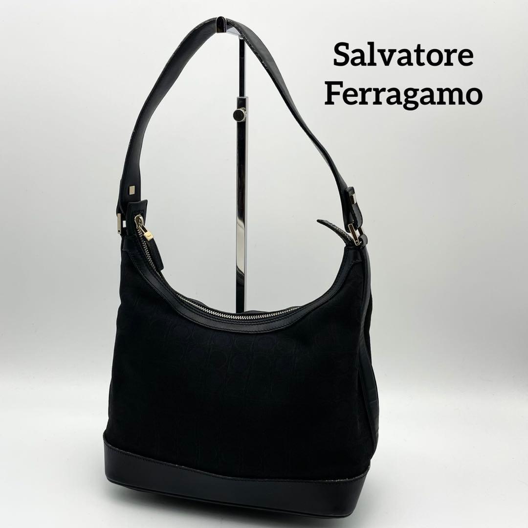 ワンピなど最旬ア! Salvatore Ferragamo ガンチーニ ワンショルダー