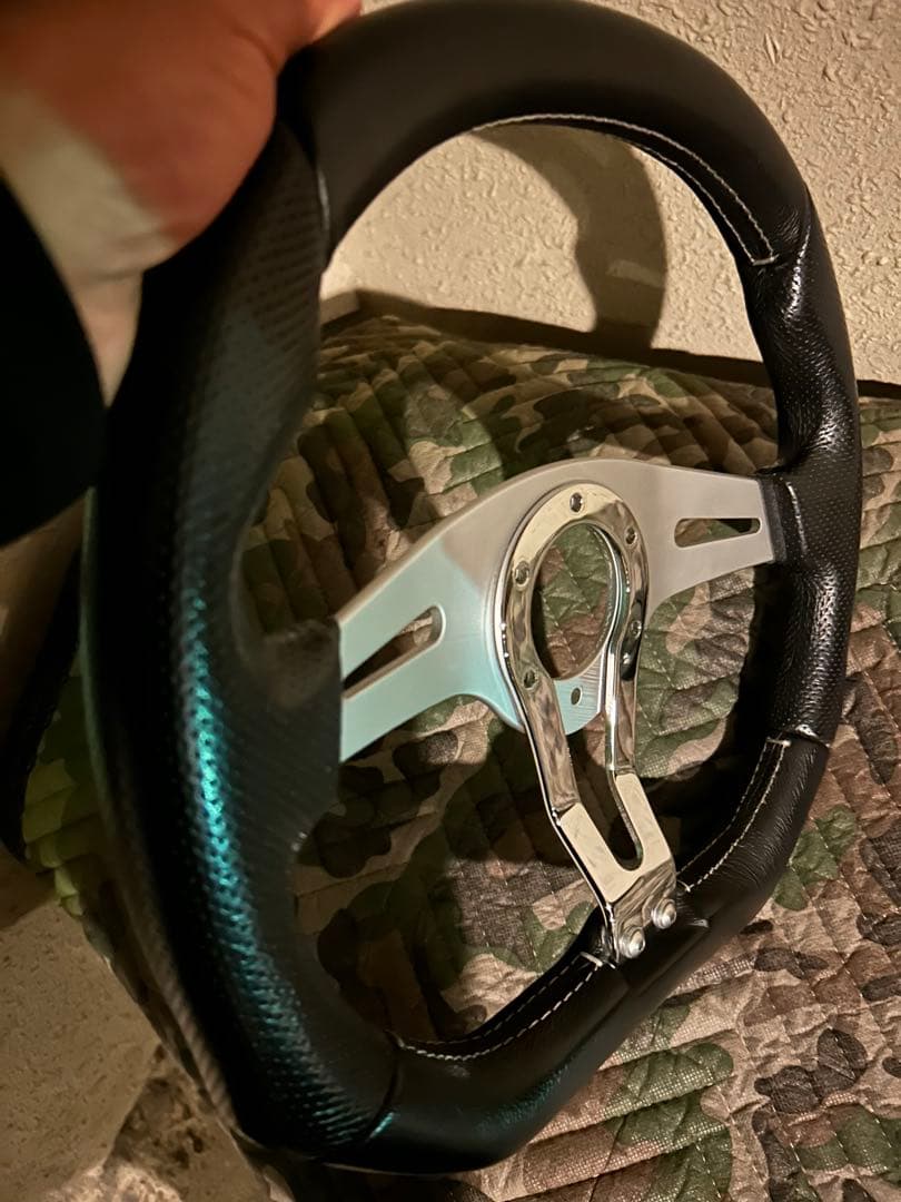 momo ステアリング trek R 350mm ブラック momo ステアリング trek R 350mm ブラック