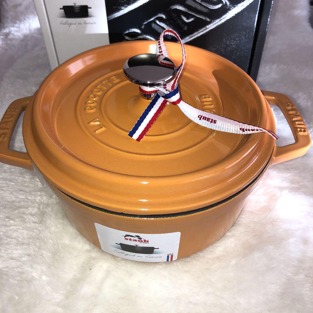 新品 マスタード STAUB ストウブ ピコ・ココット ラウンド 18cm