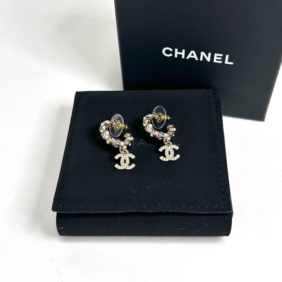 シャネル CHANEL ココマーク×パール フープピアス ミニ 2023年 シャネル CHANEL ココマーク×パール フープピアス ミニ 2023年